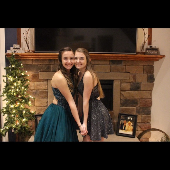 green dress - Picture 2 of 5